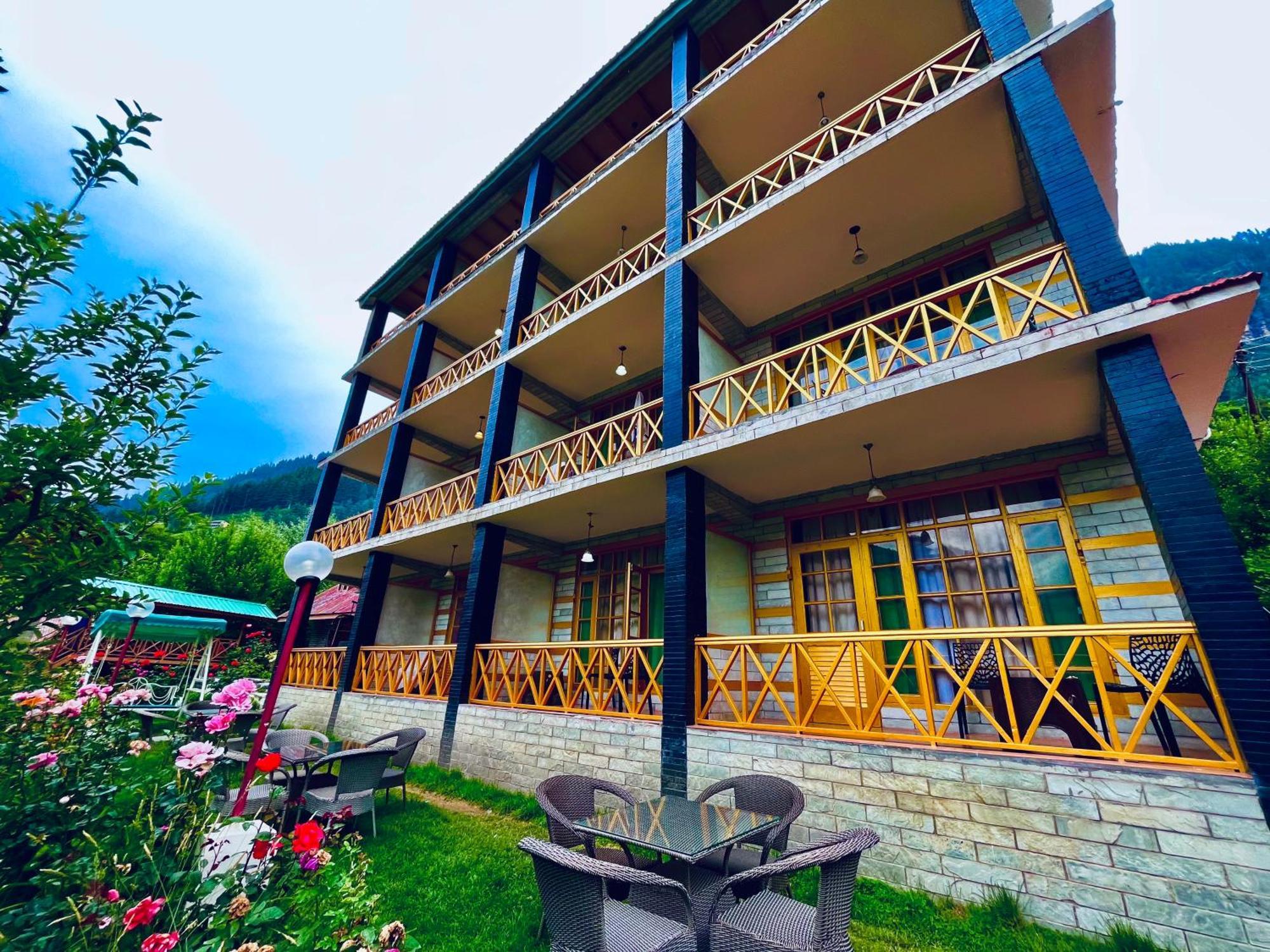 Naina Spring Resort, Manali - Away From City Hustle — Photos 2